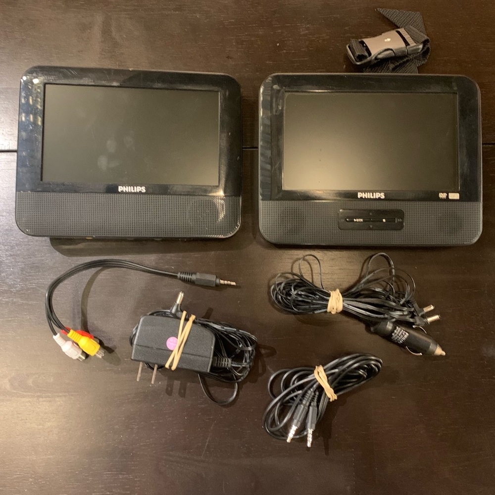 Philips 2-Screens Portable DVD Player w/ Accessories (See Description & Pics)